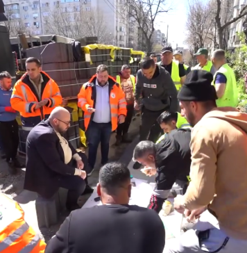 VIDEO/ Primarul Piedone, vizită de lucru pe șantierele din Sectorul 5, unde a întins o masă câmpenească: ”Mi-am luat energie de la oamenii cei buni”