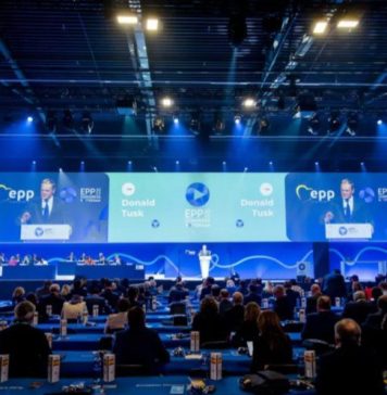 „La Congresul PPE, Iohannis şi PNL speră să-şi aranjeze ploile; în mintea lui de combinator, Iohannis gândește că, având atâta ștăbime în curtea lui, respectivii îi vor promite, între o chiftea și o sarma, firmanul la care tânjește”, spune jurnalistul Octavian Ştireanu