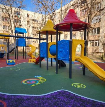 Continuă modernizarea locurilor de joacă din Sectorul 3