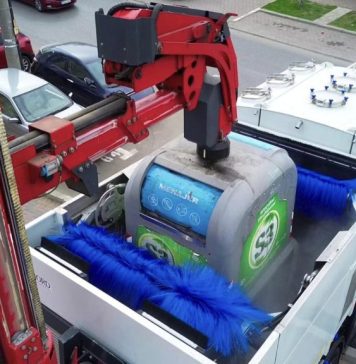 Primăria Sectorului 3 s-a apucat de spălat containerele pentru deșeuri