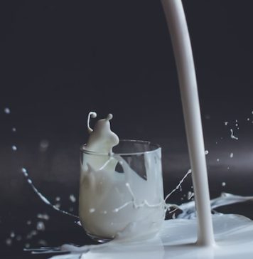 Zeci de copii din Sectorul 3 au primit lapte praf, distribuit de primărie