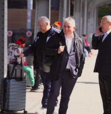 A început campania electorală: Nicolae Ciucă și Lucian Bode au mers cu trenul la Brașov