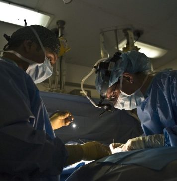 Medicii de la Spitalul Floreasca au reuşit un al treilea implant de inimă artificială parţială