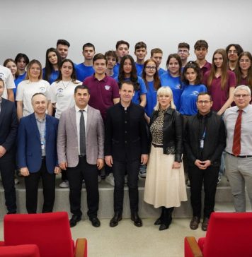 Negoiță s-a întâlnit cu elevi din Sectorul 3 reprezintă România la prestigioase competiții mondiale