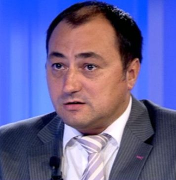 Mirel Palada: „Mă uit în cifre și mă holbez în procente și tot aia văd. Că votați cu Nicușor Dan. Vaaai, ce oameni. Vaaaai, ce caractere. Cum de vă suportați, bre nicușorofililor bre? Cum de nu urlați de durere? Cum de nu vă auto-dezmoșteniți? Chiar în asemenea hal de deontologeală patologico-tembelizantă ați ajuns?”