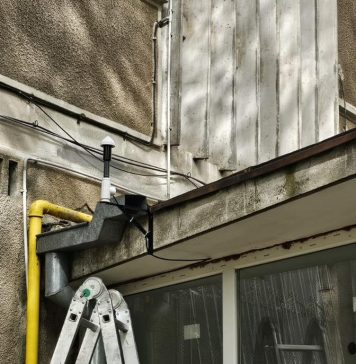 Senzori seismici pe o clădire din București care va fi consolidată fără mutarea locatarilor