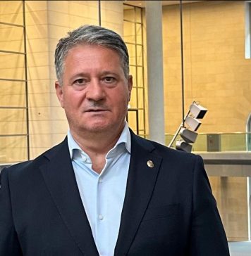 Antonio Andrușceac (AUR): U.E., vrem banii care ni se cuvin sau suspendăm orice ajutor care nu face decât sa sărăcească poporul român, in timp ce Ucraina își bate joc de etnicii români, asta trebuie să spună Ciucă și Ciolacu