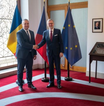 Nicolae Ciucă: M-am văzut la Praga cu premierul Republicii Cehe, Petr Fiala, pe care l-am vizitat la sediul Guvernului. Am discutat despre întărirea cooperării dintre cele două state