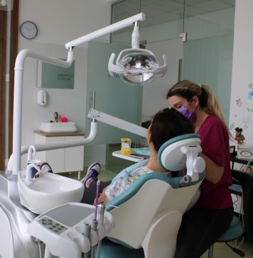 Sute de persoane defavorizate din Sectorul 2 au beneficiat de servicii stomatologice la prin intermediul Policlinica Socială „Zâmbet pentru Toți”