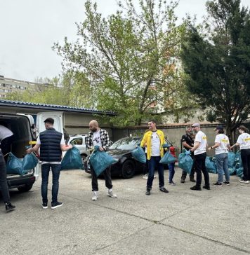 Peste 400 de kilograme de „noroc” și alte gunoaie, adunate de 120 de voluntari, din mai multe zone din Capitală