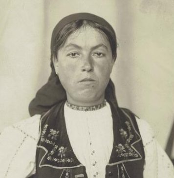 FOTO/ Ambasada SUA a postat poza unei românce din New York de acum 120 de ani