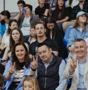 Natalia Intotero: Ziua 10 – Fără Bariere, la Ploiești: Alexandra, timp de 10 ani, a fost consumatoare de droguri, iar povestea ei a fost cutremurătoare pentru cei prezenți