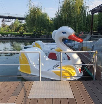 Plimbări gratuite cu barca, sâmbătă, pe lacul din Parcul Drumul Taberei
