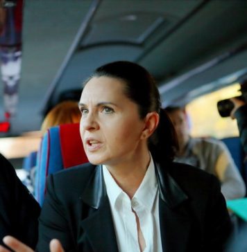 Adriana Săftoiu: PSD și PNL au pus mereu la îndoială identitatea „copilului adoptat” Cîrstoiu; când ajungi să te plângi zilnic de el, de te aude tot satul, evident că ne vine pofta, și nouă celor de pe margine, să îi dăm șuturi în fund