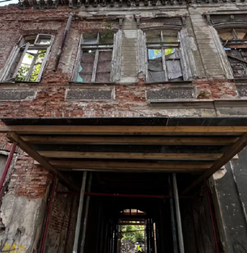 Au început lucrările de punere în siguranţă a Hanului Solacolu, clădire emblematică pentru Bucureşti. Nicușor Dan: ”Am respectat cu stricteţe regulamentul de urbanism al zonelor istorice”