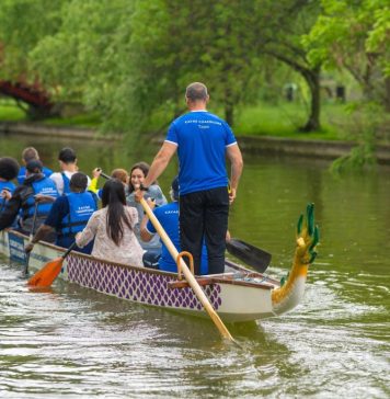 Sportivi paralimpici americani și români au vâslit în caiac pe Lacul IOR din Parcul Titan