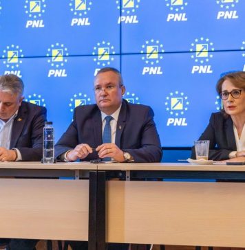 Nicolae Ciucă, prezent în toate filialele, alături de candidații PNL. Astăzi participă la depunerea candidaturilor la Mehedinți