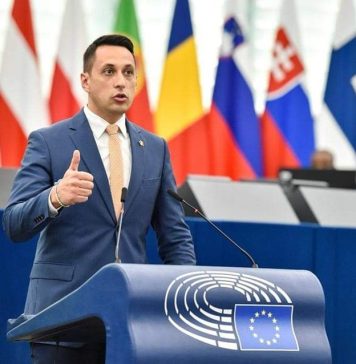 Francezii încă nu știu că am intrat în Air Schengen! Europarlamentar român controlat în aeroport de parcă venea din Africa!