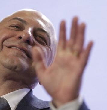 Nazare (PNL): Din ceea ce transmite Cîrstoiu nu transpar calităţile de doctor, de constructor, de manager, ci mai degrabă transpar tot felul de alte lucruri care, din nefericire, nu ajută cum trebuie campania unui candidat al coaliţiei, care are în spate două partide