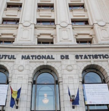 Seasonally adjusted unemployment rate falls slightly, to 5.6 pct, in February