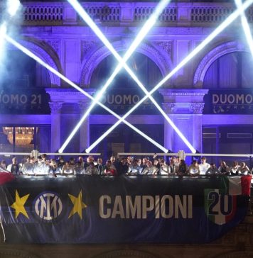 Inter Milano a sărbătorit alături de suporteri câştigarea celui de-al 20-lea titlu în Serie A