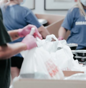 Lidl România organizează cea de-a zecea colectă de alimente. Unde puteți dona