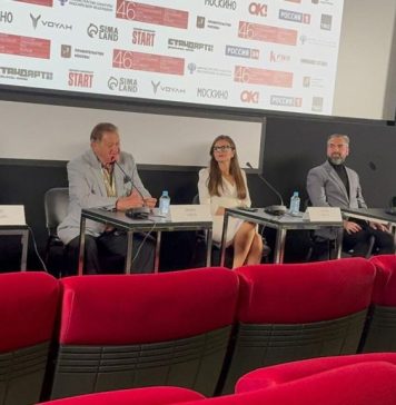 Regizorul filmului „21 de rubini”, preotul ortodox Ciprian Mega, la festivalul de la Moscova: „Vă rog să-i transmiteți d-lui Medvedev că românii nu doar că SUNT o națiune, dar sunt un popor vechi, teafăr de multă vreme în conștiința europeană. Când umilești un popor se produce un rezultat asemănător ca atunci când umilești un om. În sufletul aceluia se naște revoltă, dispreț, ură. Nu aceasta este calea!”