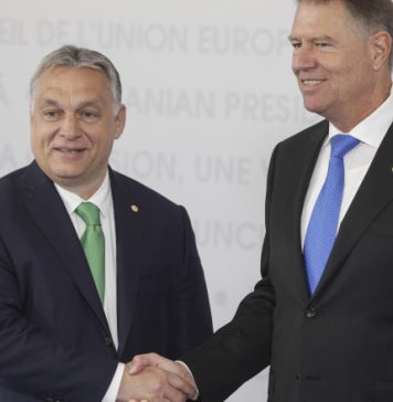 „Ştiaţi că Ungaria îl susține pe Klaus Iohannis la șefia NATO? De ce sunt toți muți acum, de ce niciun lider de partid „suveranist” nu s-a arătat cel puțin mirat de comasarea Orban-Iohannis? Nu vor să deranjeze? Pe cine?”, scrie Mihai Tîrnoveanu, liderul partidului Mişcarea Naţională