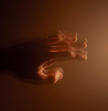 72.000 de români, diagnosticați cu Boala Parkinson. Care sunt simptomele care apar cu mulți ani înainte de diagnosticarea afecțiunii?