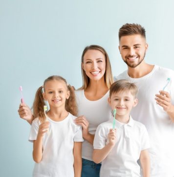 Stomatologia de Familie: construind obiceiuri dentare sănătoase de-a lungul vieții