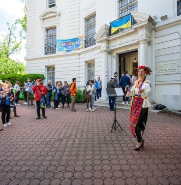 Mii de americani au vizitat Ambasada României din Washington, cu ocazia Zilei Porților Deschise