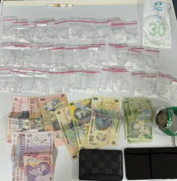 Un bărbat, prins de polițiștii locali cu 47 pliculețe care conțineau o substanță suspectă