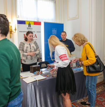 Mii de americani au vizitat Ambasada României din Washington, cu ocazia Zilei Porților Deschise, interesați de obiectivele turistice, tradițiile culturale și istoria țării noastre