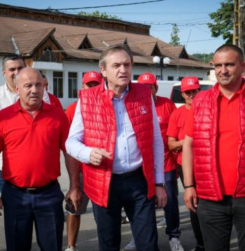 Echipa PSD Gorj, în mijlocul locuitorilor din Turburea: Ion BÂRCĂ, model de administrație performantă!