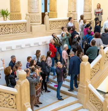 “Noaptea Muzeelor”: Peste 1000 de persoane au vizitat în doar câteva ore Primăria Capitalei