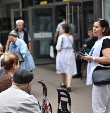 Cristina Enăchescu (ADU Sector 6): Locuiesc în Sectorul 6 de 18 ani și sunt profesor aici. Cei mai mulți dintre elevii mei au domiciliul aici