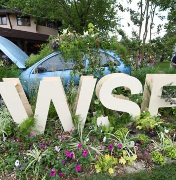 Grădini plutitoare pe lac, aranjamente gigant, zeci de mii de ghivece la West Side Flower Fest, cel mai mare festival de flori