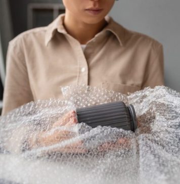 (P) Folia cu bule: aliatul tău de nădejde pentru ambalare și livrare eficientă