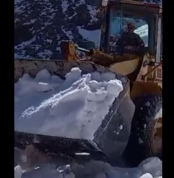 A început deszăpezirea pe Transfăgărășan. Drumul ar putea fi redeschis înainte de 1 iulie