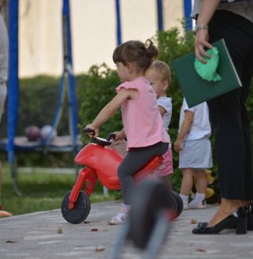 Luni începe înscrierea la creşă sau la grădiniţă
