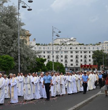 2 iunie: Procesiune romano-catolică pe străzile Capitalei