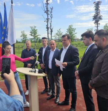 Investiții pentru tinerii din Târgu Jiu: Primarul Marcel Romanescu a semnat contractele pentru construirea a 84 de blocuri