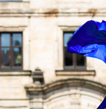 Drapelul UE, proiectat pe fațada Palatului Parlamentului de Ziua Europei