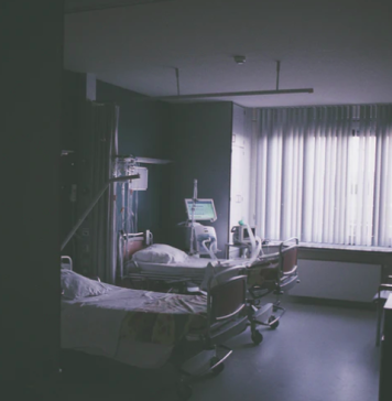 O doctoriţă din București a minţit în 2021 pentru a-şi interna mama cu Covid-19 alături de gravide şi bebeluşi