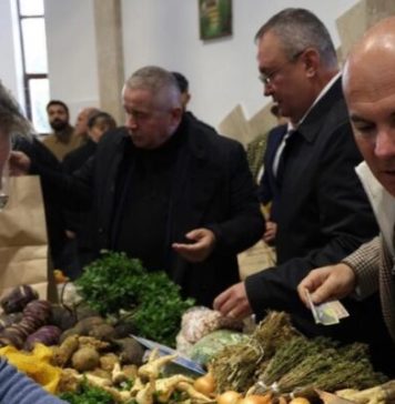 Rareş Bogdan: Intrarea lui Cozmin Guşă în cursa pentru prezidenţiale va diviza bazinul electoral de stânga şi cel suveranist; astfel Ciucă, pe partea dreaptă, va câştiga alegerile fără probleme