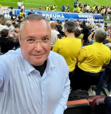 Ciucă: „Zeci de mii de români se înclină, în această seară, în fața legendelor fotbalului românesc”