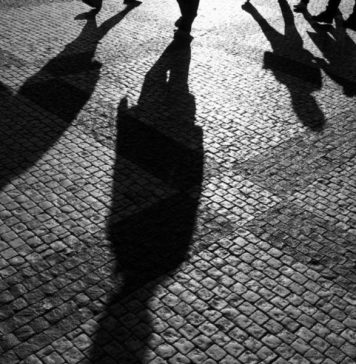 „Epidemie” de consultanţă: pensionat la 48 de ani, un „greu” din SRI intră în business”, scrie jurnalistul Bogdan Tiberiu Iacob