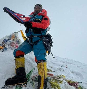 Alpinism: Nepalezul Kami Rita Sherpa a urcat pe Everest pentru a 30-a oară, un nou record mondial