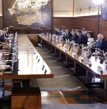 Guvernul adoptă Ordonanţa de urgenţă care prevede că anumite categorii de bugetari vor beneficia de creşteri salariale de 10%