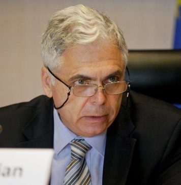 Adrian Severin: Cei care în prezent ne conduc au o adevărată fobie de democraţie; doar o mimează, şi o mimează foarte prost
